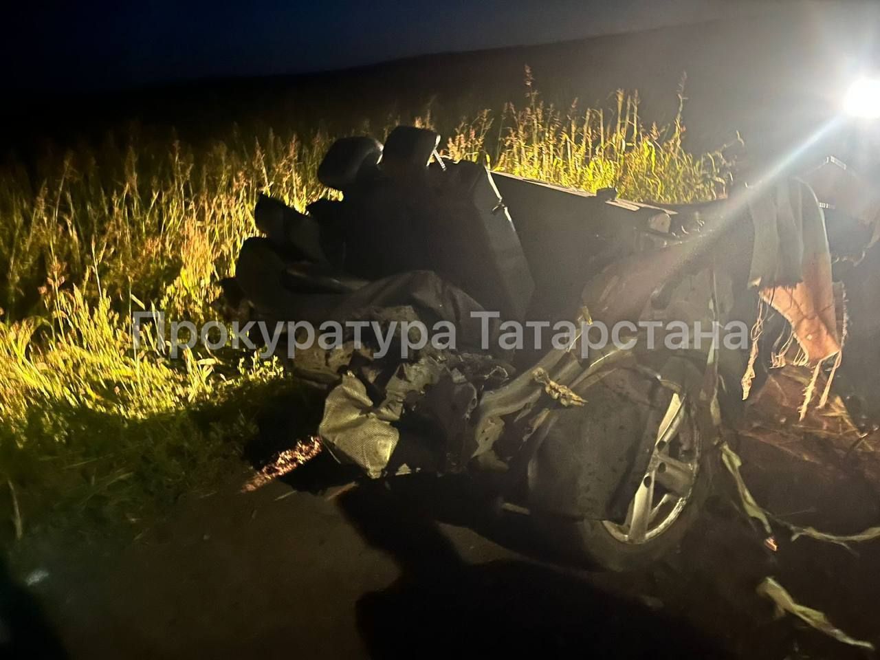 Легковушка протаранила опору ЛЭП на М-12 в Татарстане — погиб ребенок