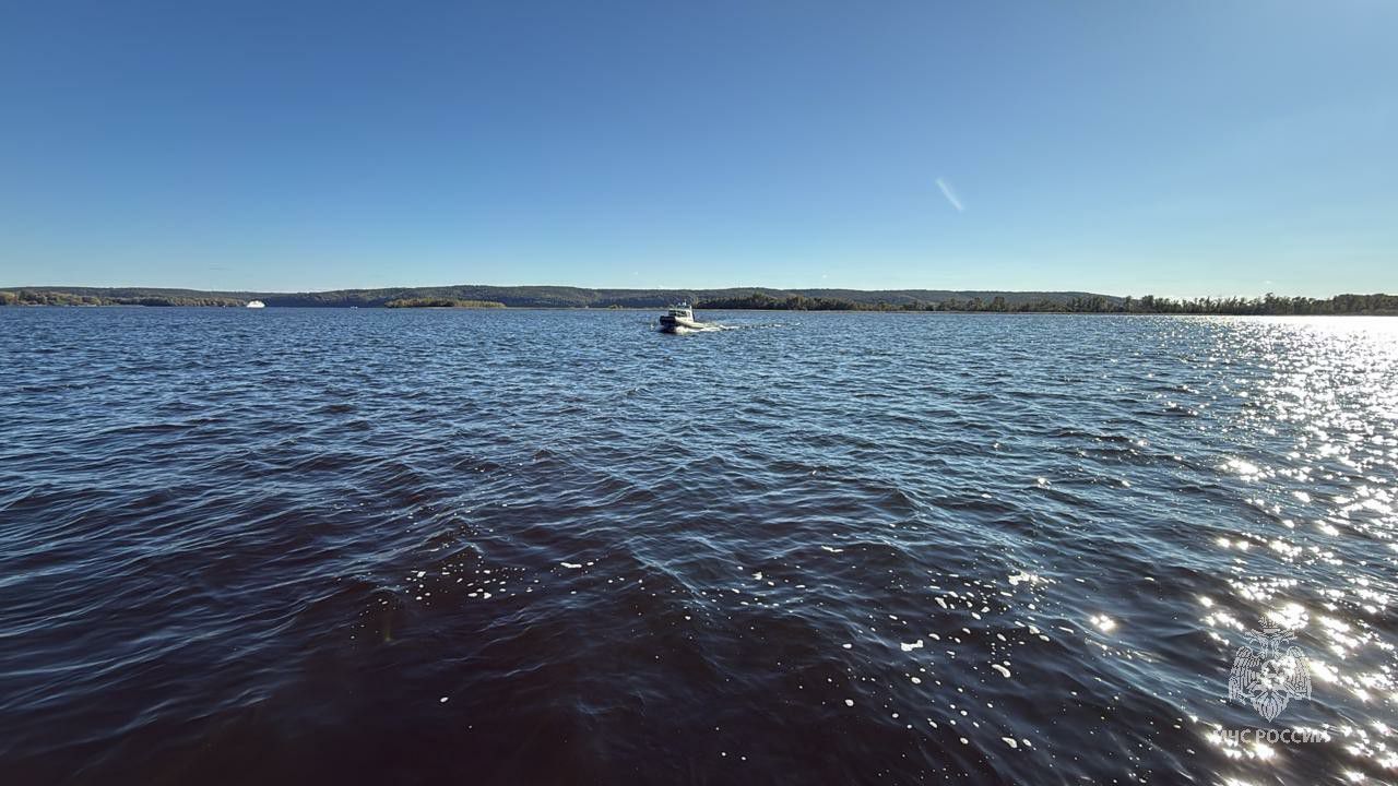 В Татарстане продолжают искать пропавших пассажиров перевернувшегося на Волге катера