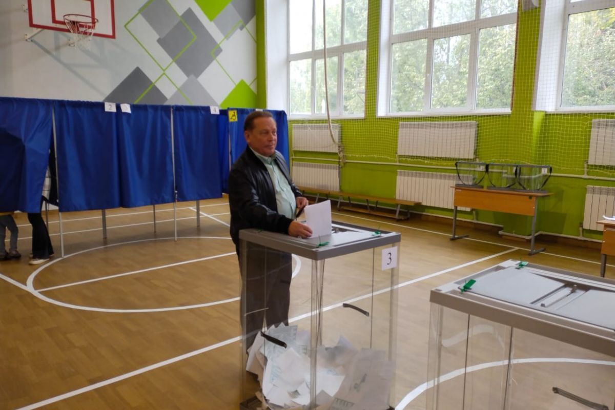 Депутат Госдумы Айдар Метшин проголосовал на выборах Раиса Татарстана