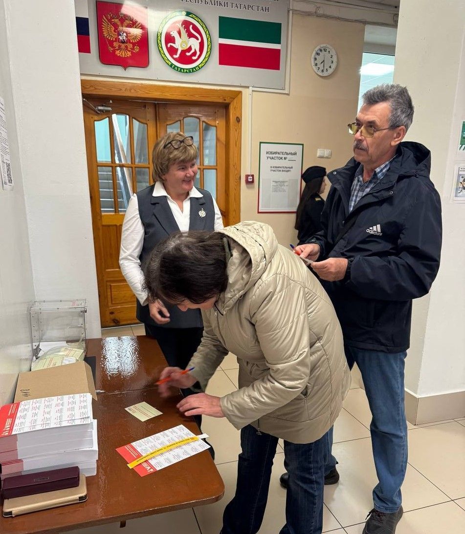 Дамир Фаттахов поделился фото с избирательных участков Бугульмы