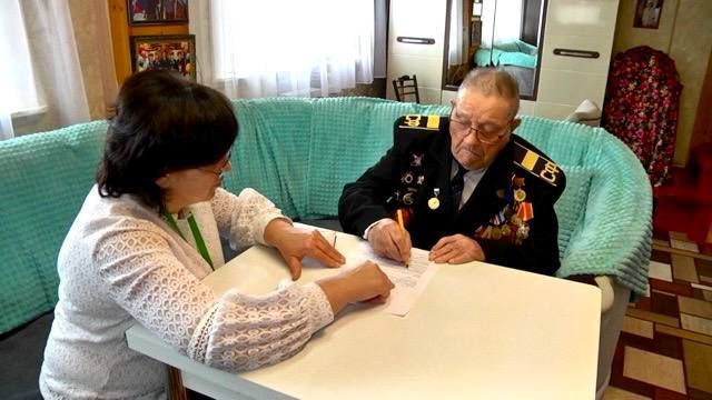 Столетние жители Татарстана смогли проголосовать на выборах Раиса на дому