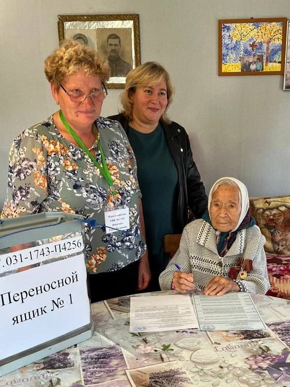 Столетние жители Татарстана смогли проголосовать на выборах Раиса на дому