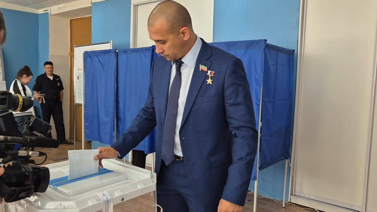 «Это внутренняя ответственность»: Расим Баксиков принял участие в выборах Раиса РТ