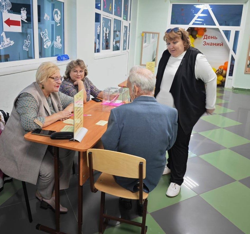 Дамир Фаттахов поделился фото с избирательных участков Бугульмы