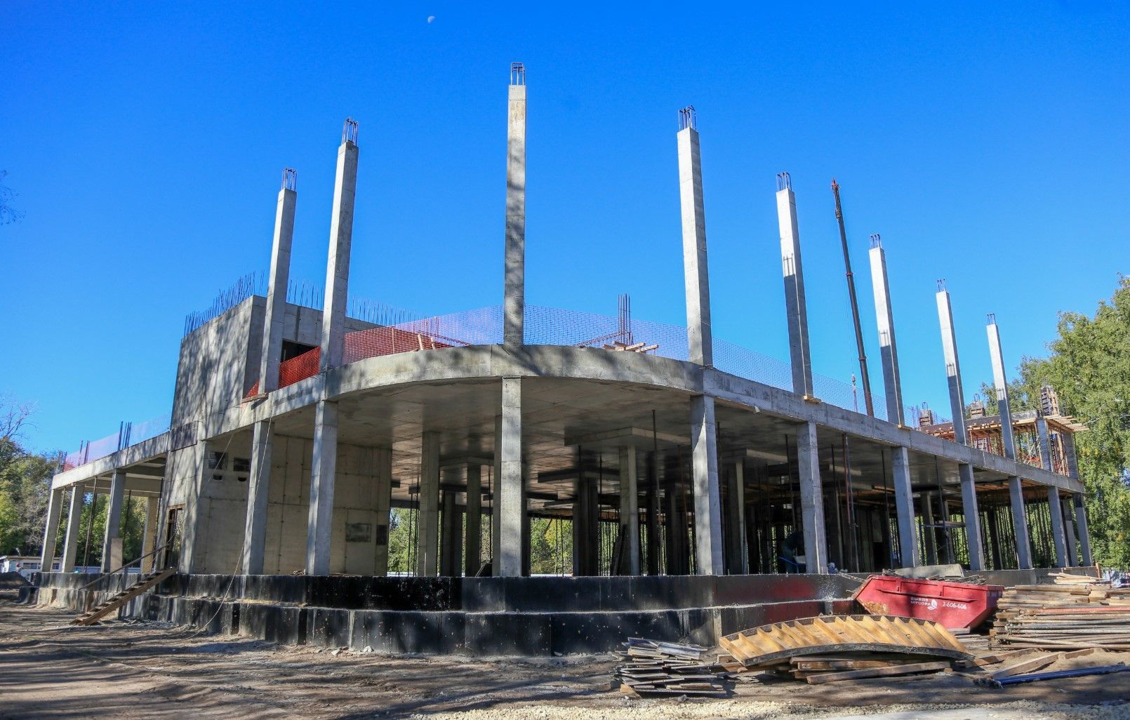 Алина Загитова ознакомилась с ходом строительства Центра фигурного катания в Казани