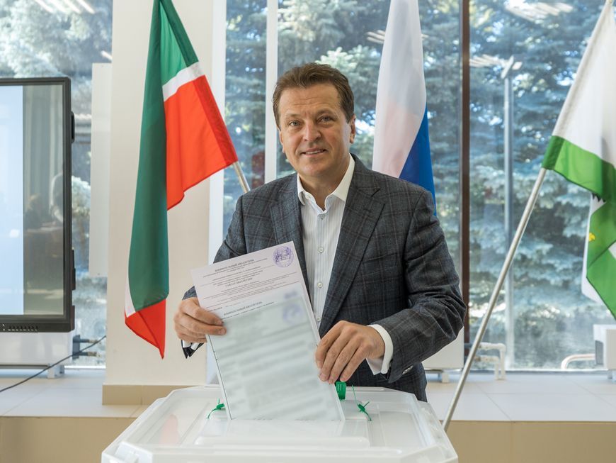 Метшин проголосовал на выборах Раиса РТ и депутатов Казгордумы