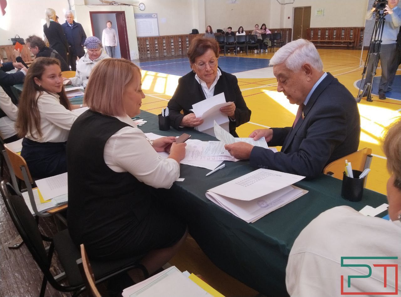 Фарид Мухаметшин с супругой проголосовали на выборах Раиса Татарстана