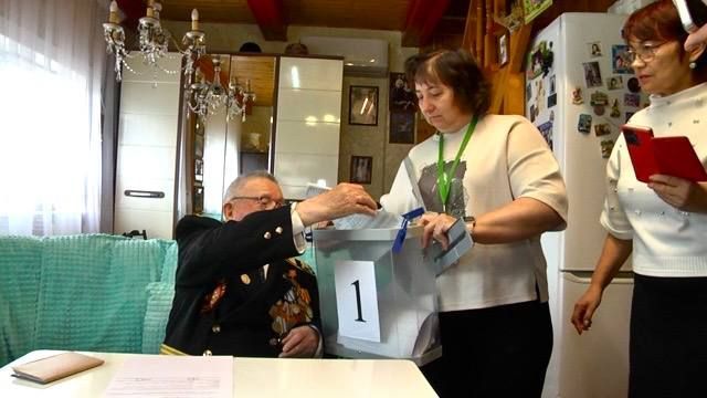 Столетние жители Татарстана смогли проголосовать на выборах Раиса на дому