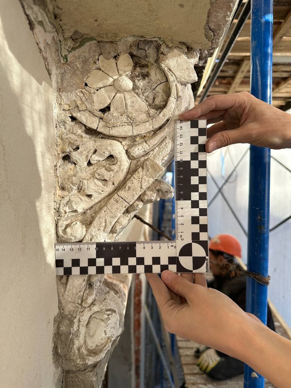 В центре Казани отмыли и покрасили особняк XVIII века — фото