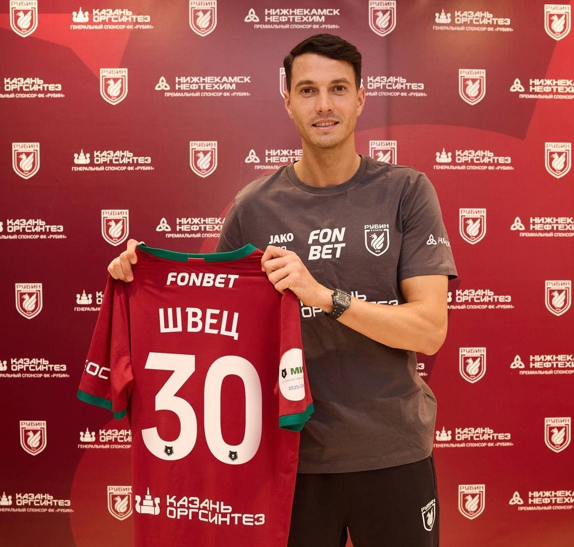 «Рубин» подписал контракт с полузащитником Антоном Швецом