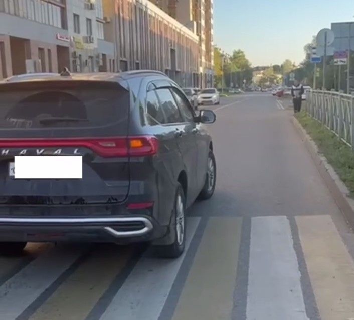 Внедорожник Haval сбил мальчика на самокате на пешеходном переходе в Казани