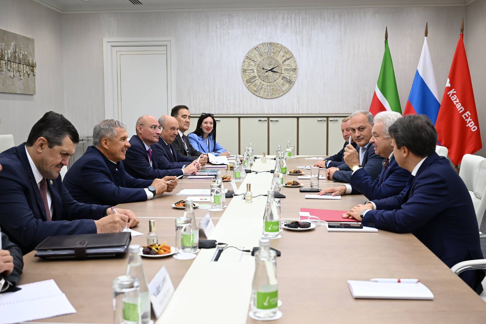 Минниханов обсудил взаимодействие с компанией, создавшей центр фотоники в Москве