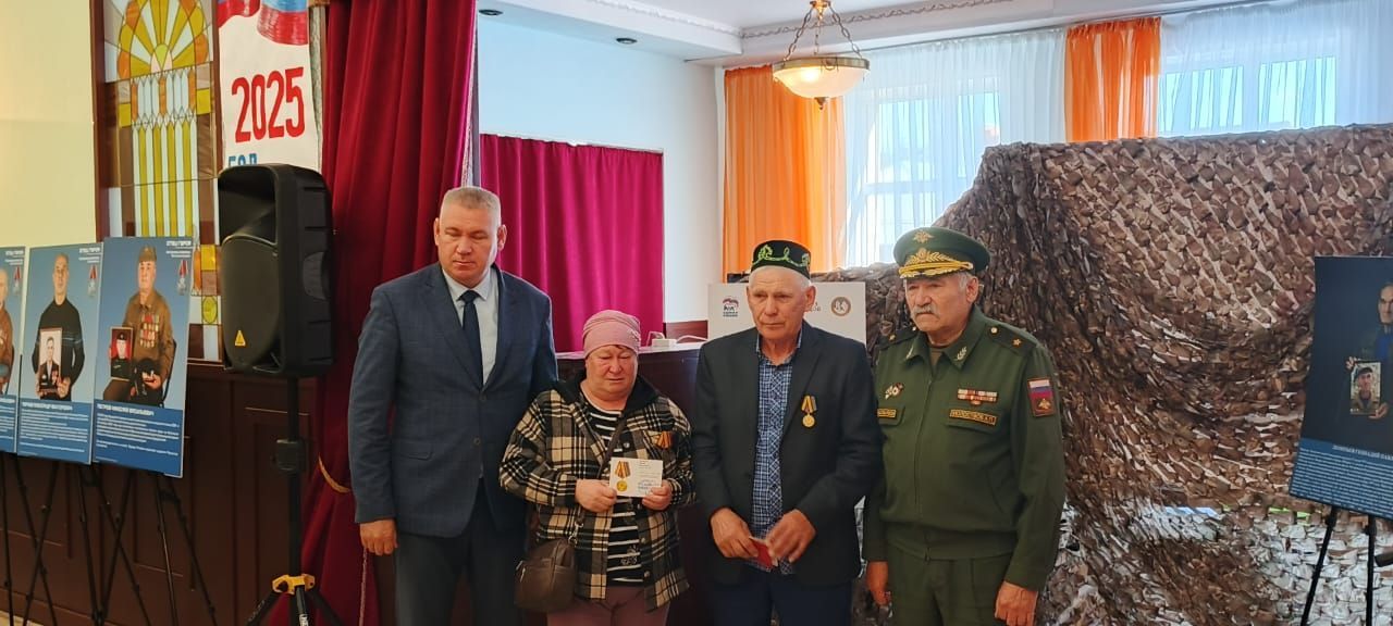 Выставка «Отец Героя» открылась в Аксубаевском и Муслюмовском районах