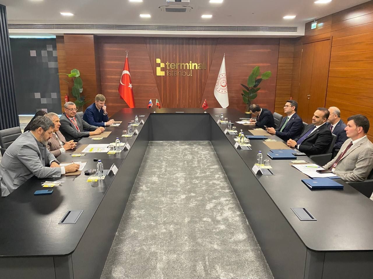 Раис Татарстана встретился с министром промышленности Турции