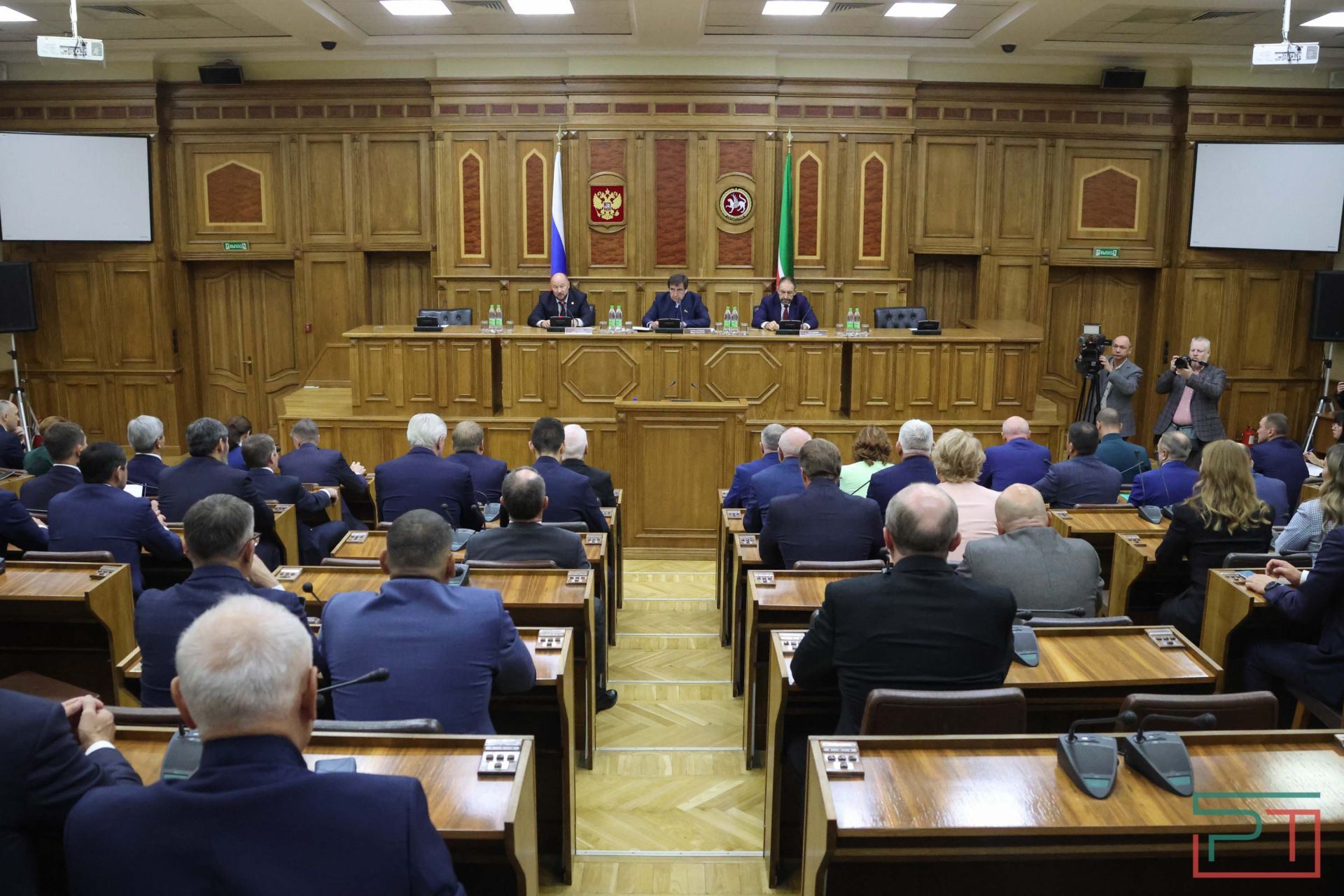 Госсовет утвердил кандидатуры Премьер-министра и вице-премьеров РТ