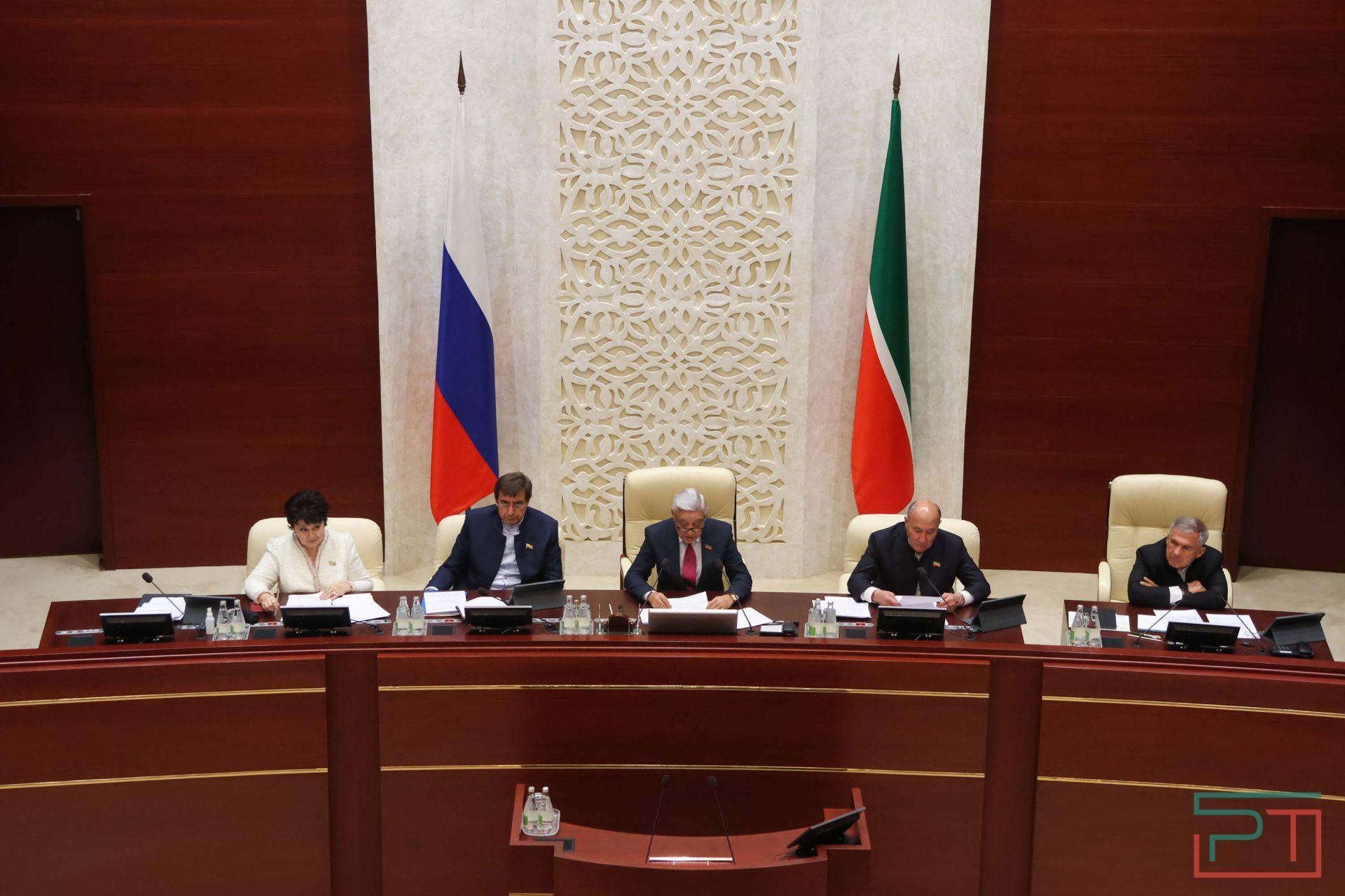 Госсовет утвердил кандидатуры Премьер-министра и вице-премьеров РТ