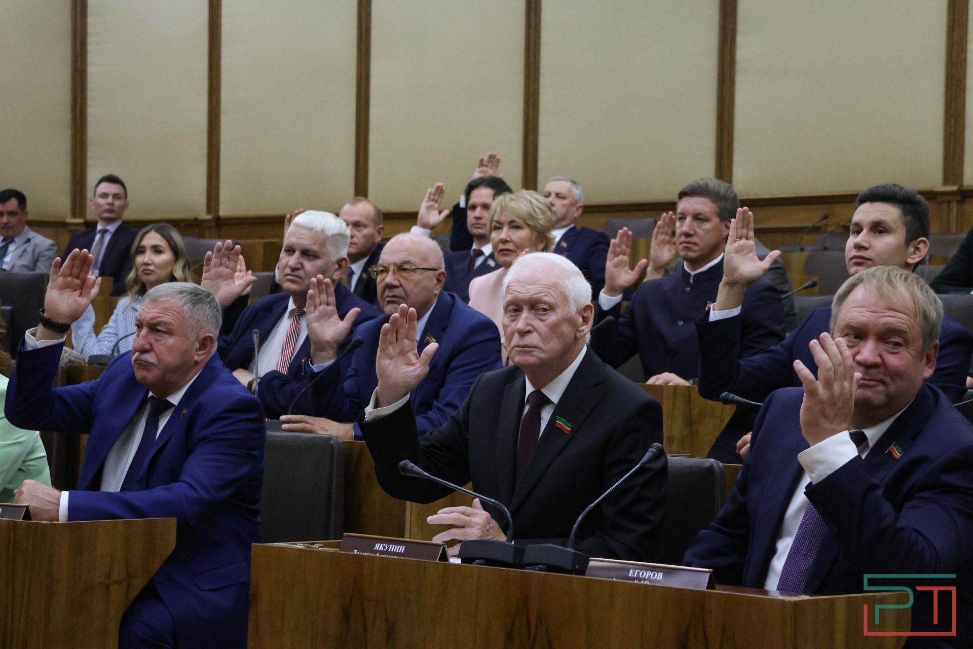 Госсовет утвердил кандидатуры Премьер-министра и вице-премьеров РТ