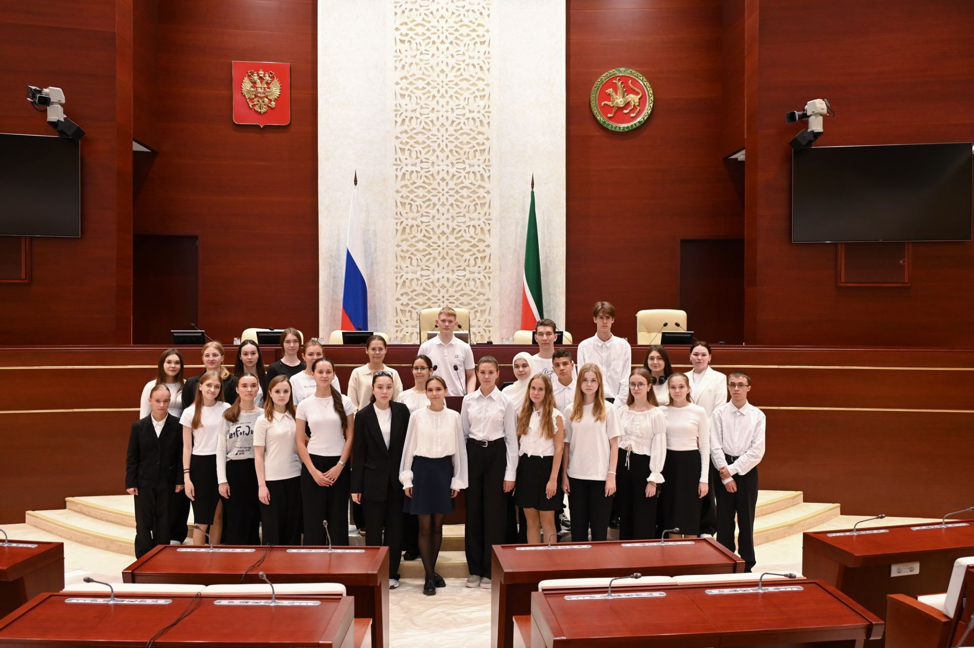 Мухаметшин встретился с первокурсниками КГМУ в здании Госсовета