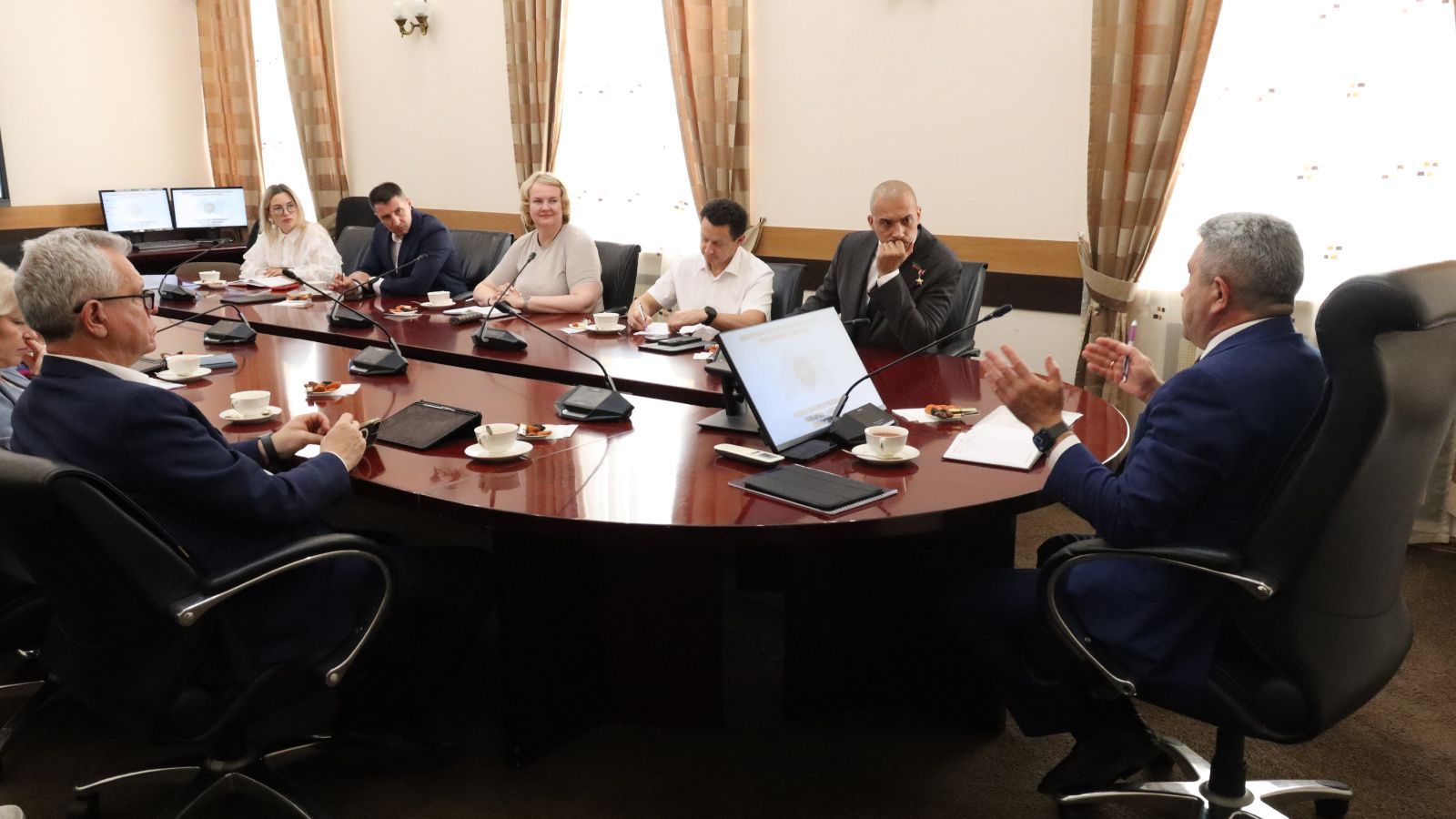 Расим Баксиков стажируется в Минобрнауки РТ по программе «Время героев»