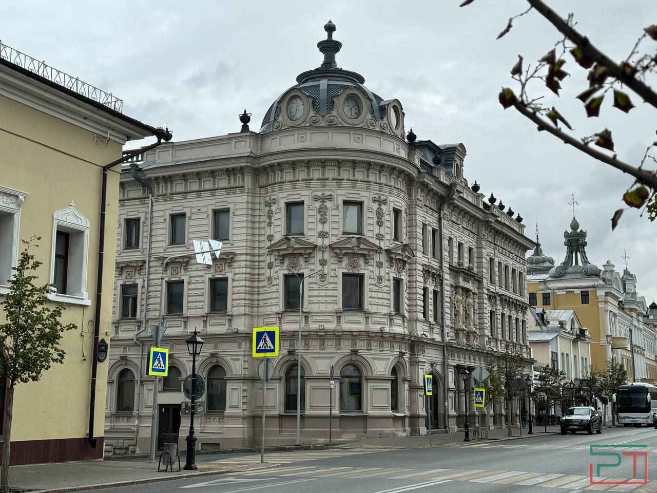 «Огромная молчаливая рана в центре Казани»: что происходит с Александровским пассажем