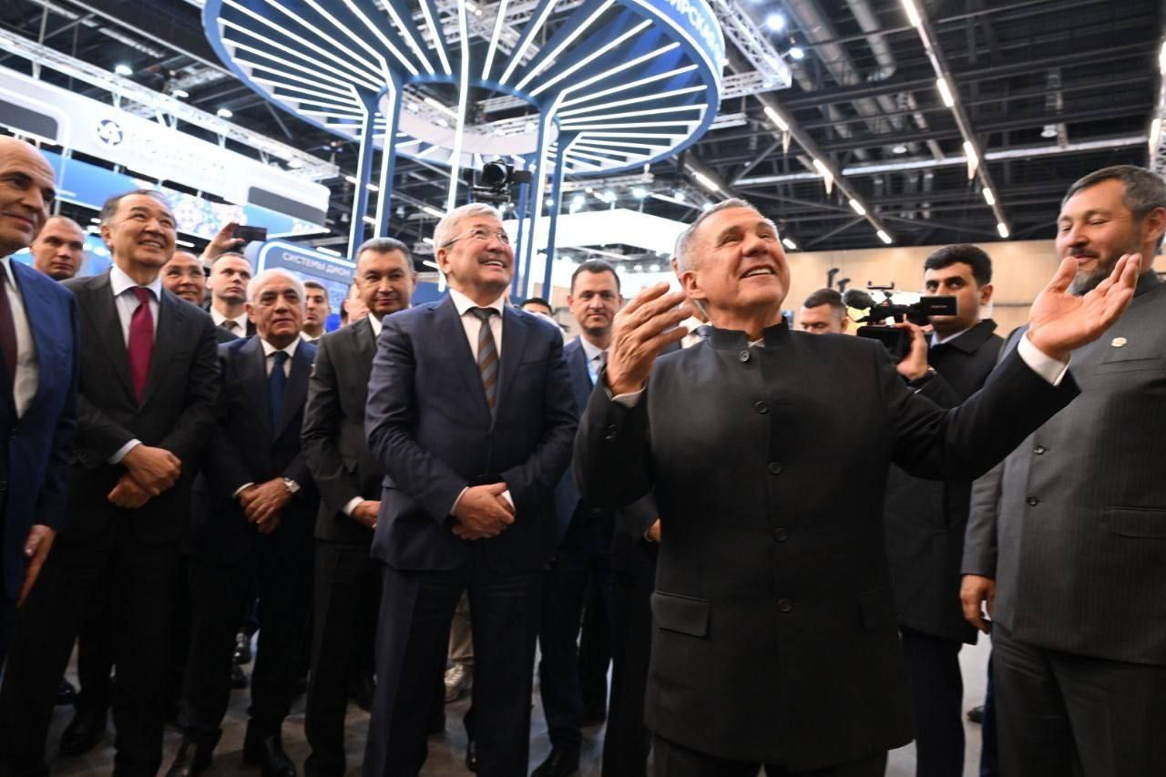 Главы правительств стран СНГ пообщались с Миннихановым на стенде РТ на «Иннопроме» в Минске