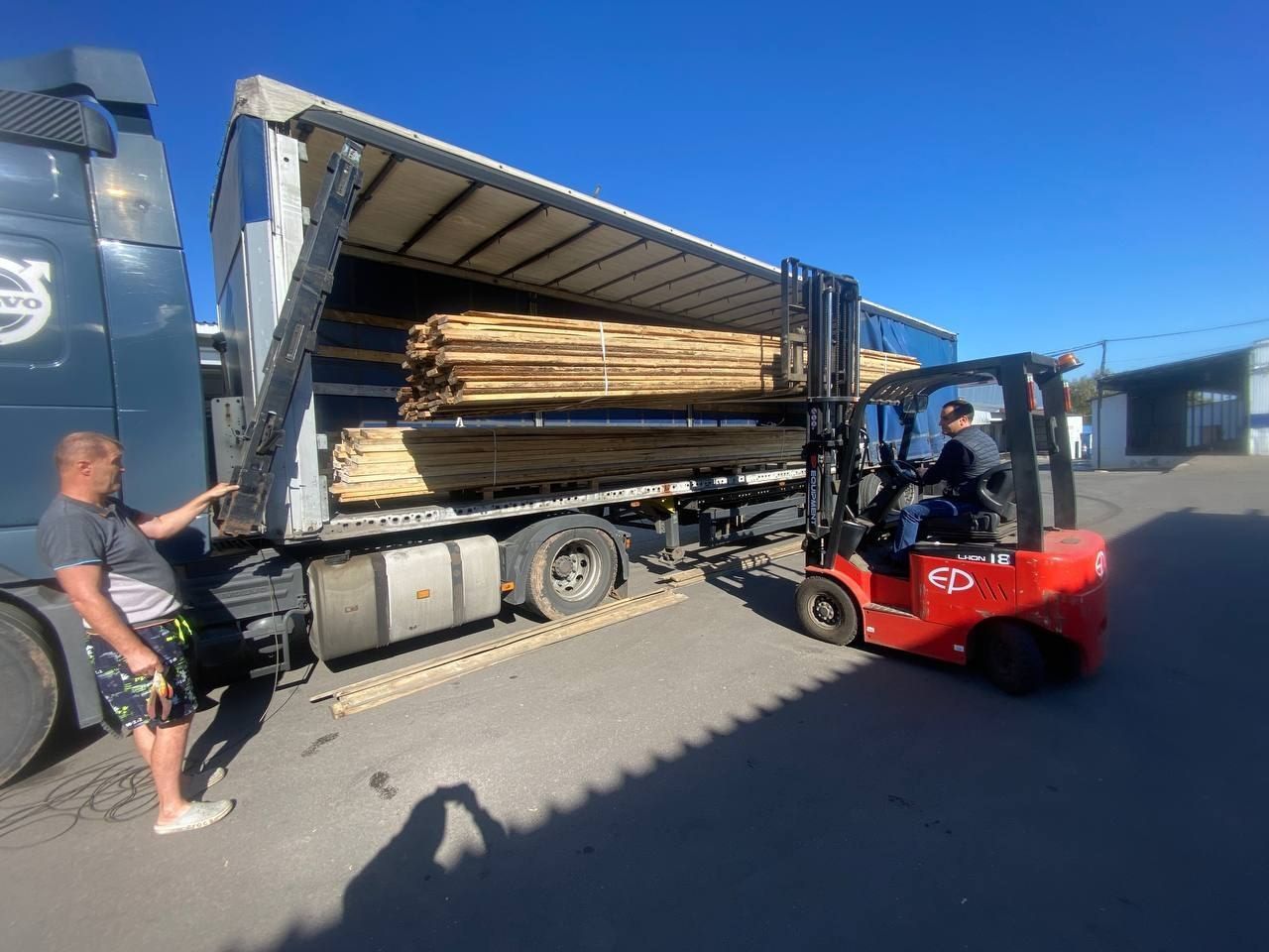 Лениногорск передал Лисичанску 20 тонн гуманитарной помощи