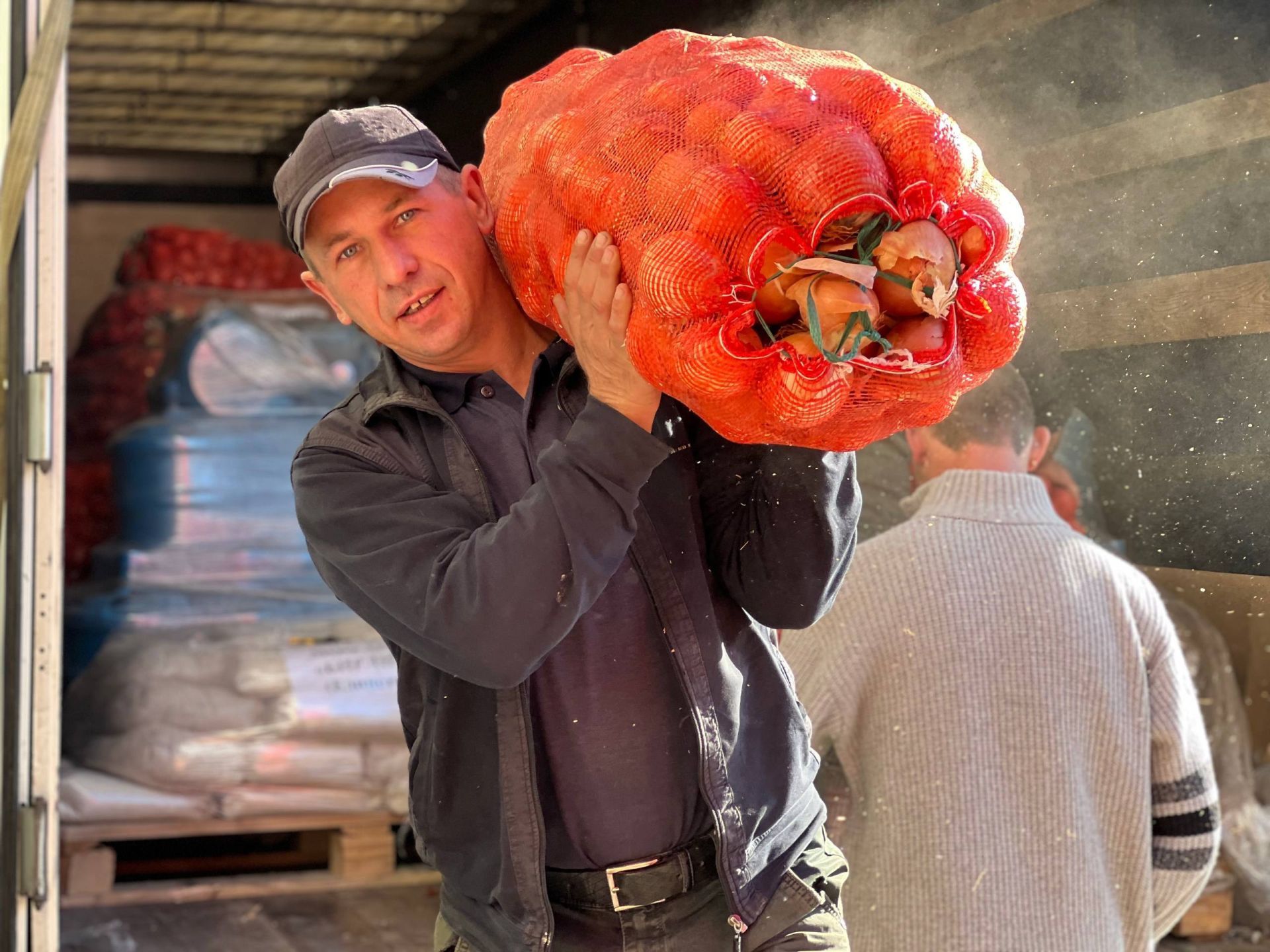 Лениногорск передал Лисичанску 20 тонн гуманитарной помощи
