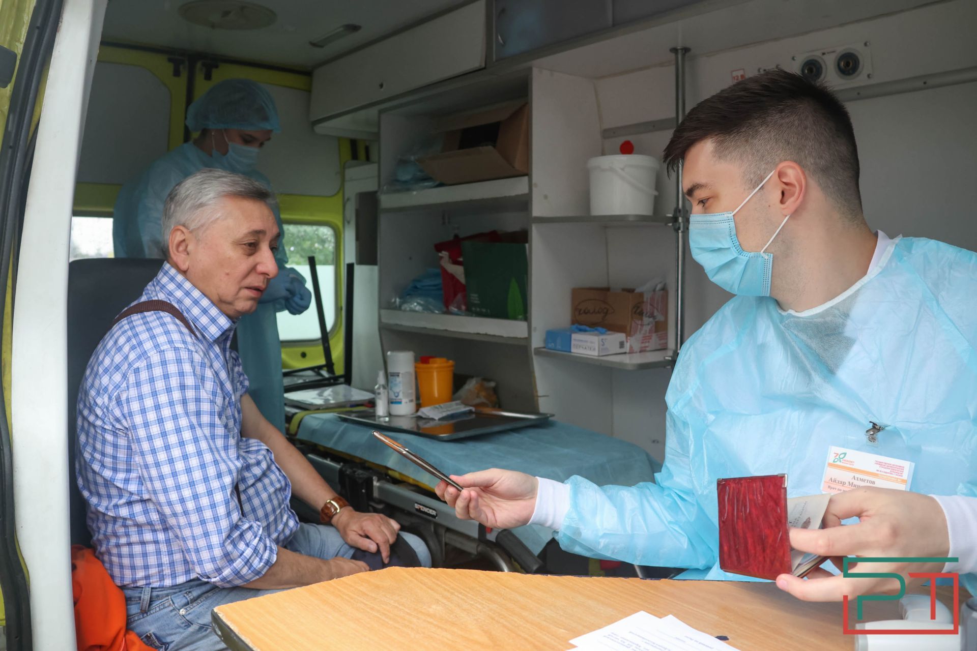 У станций метро в Казани начали работу пункты вакцинации