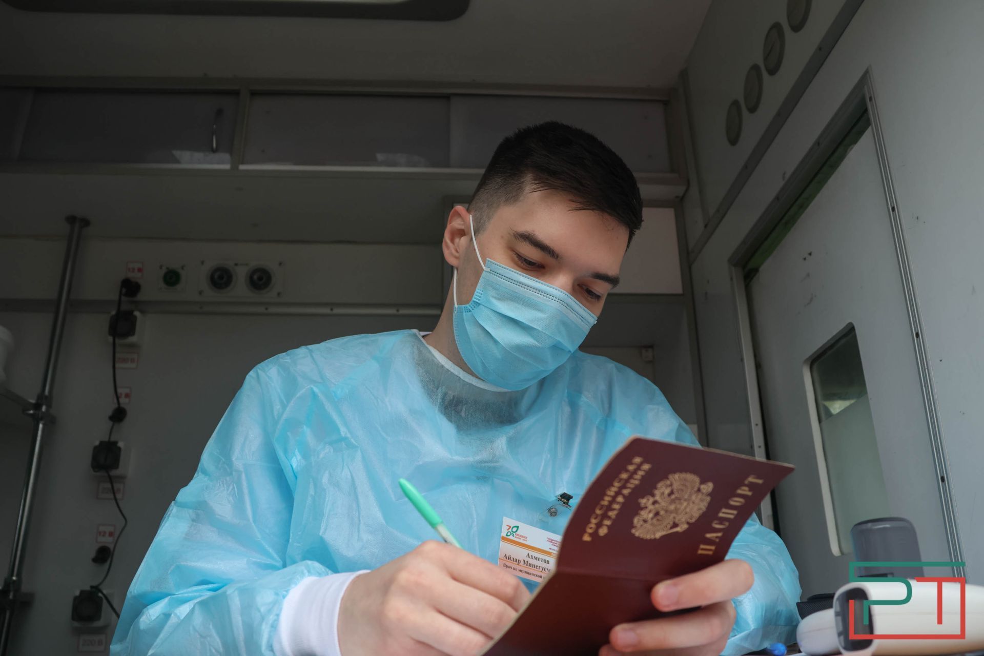 У станций метро в Казани начали работу пункты вакцинации