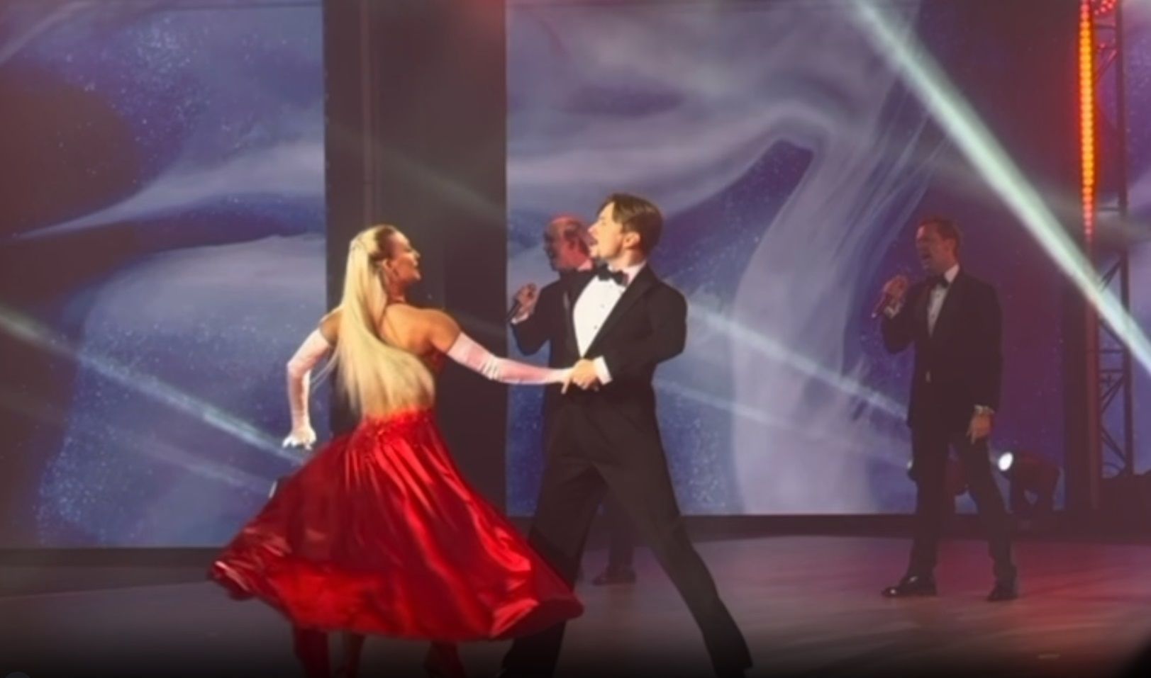 Вальс, пасадобль и рок-н-ролл: в Казани показали, как танцует любовь