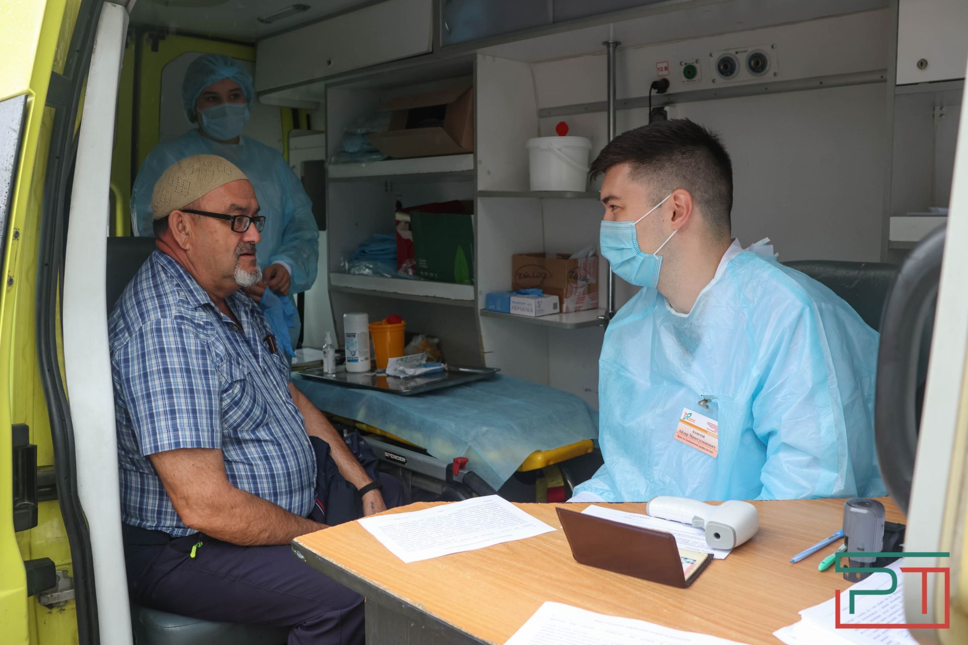 У станций метро в Казани начали работу пункты вакцинации