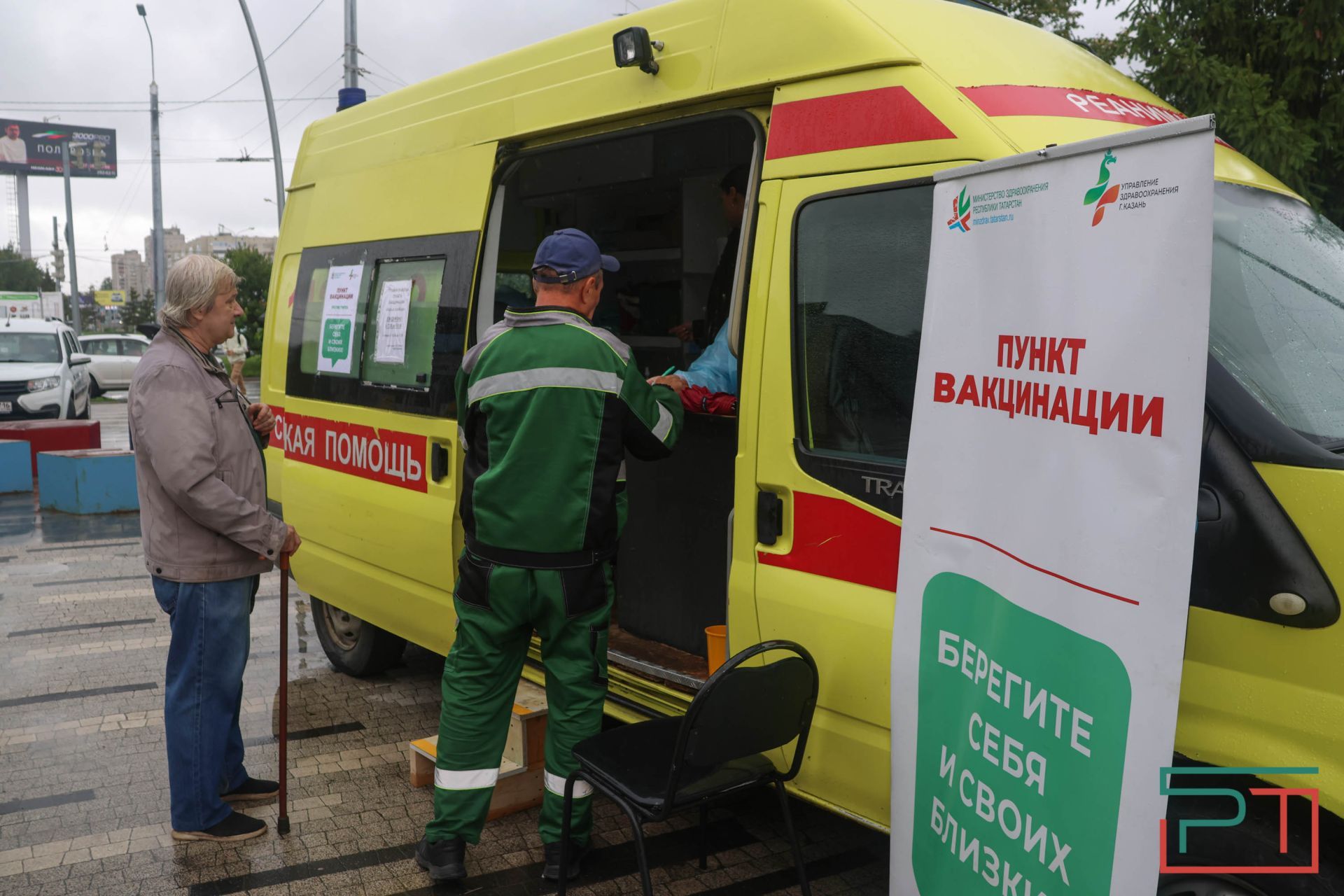 У станций метро в Казани начали работу пункты вакцинации