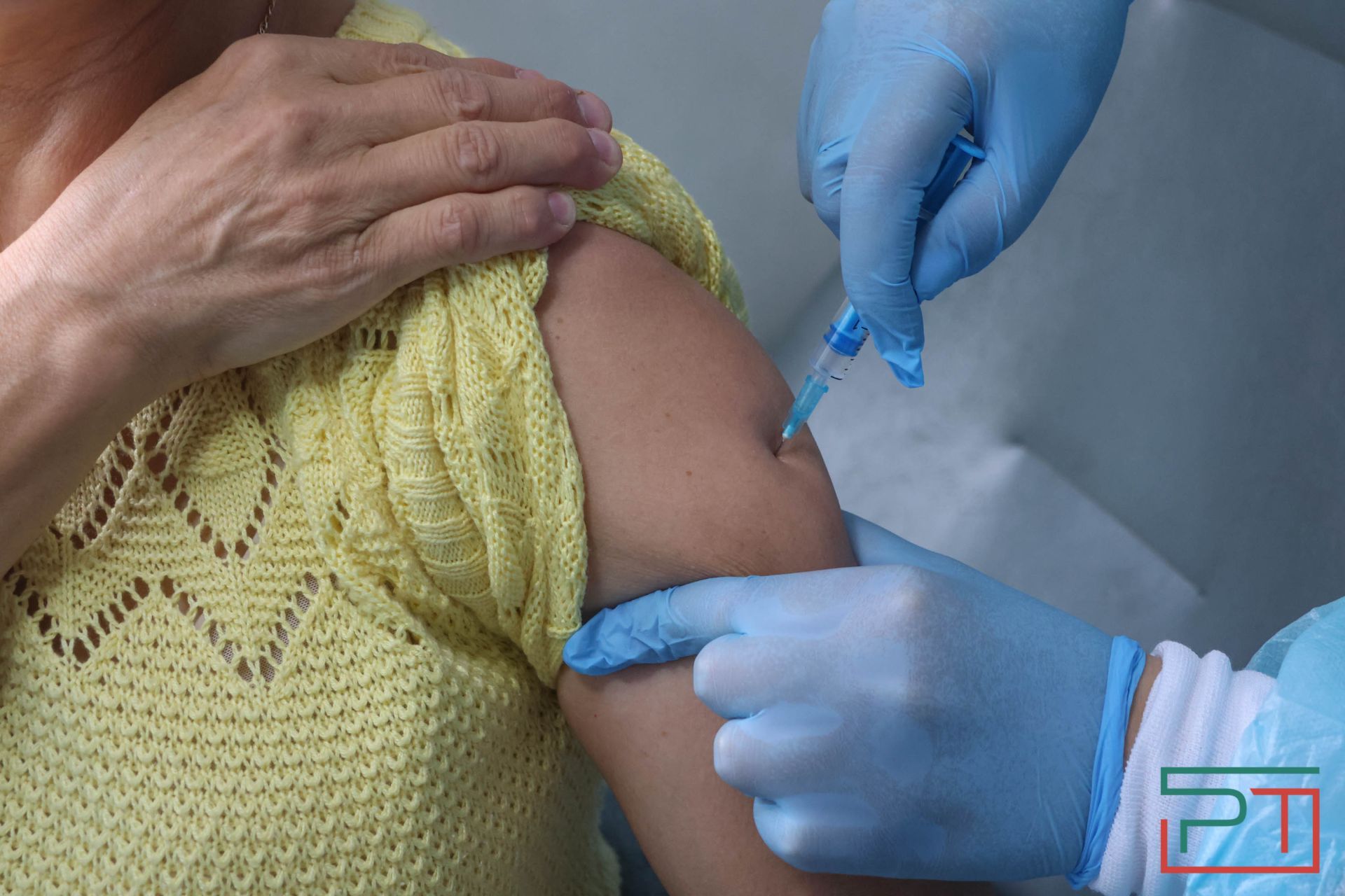 У станций метро в Казани начали работу пункты вакцинации