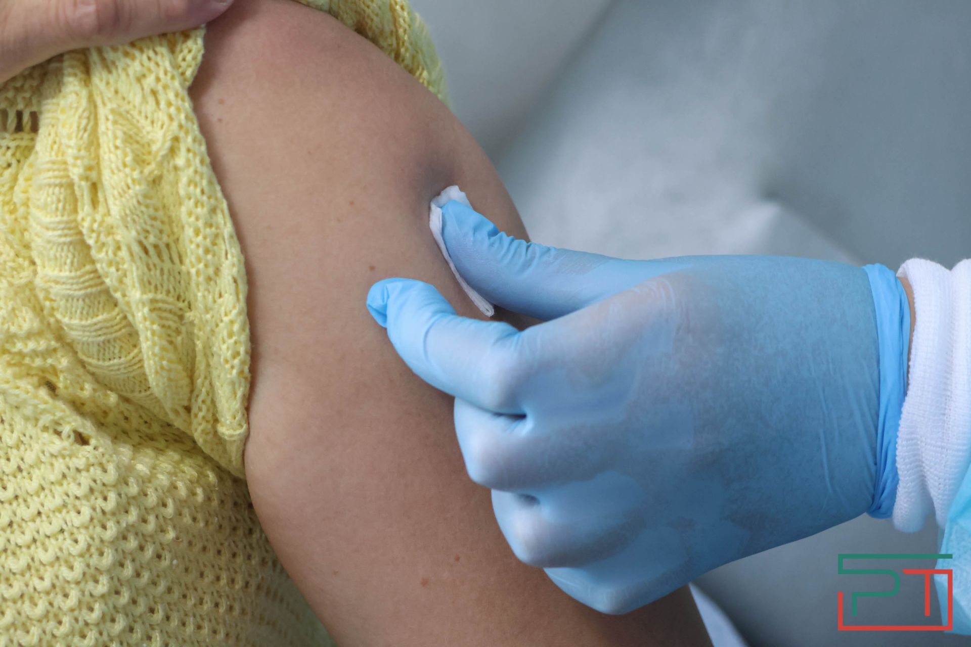 У станций метро в Казани начали работу пункты вакцинации