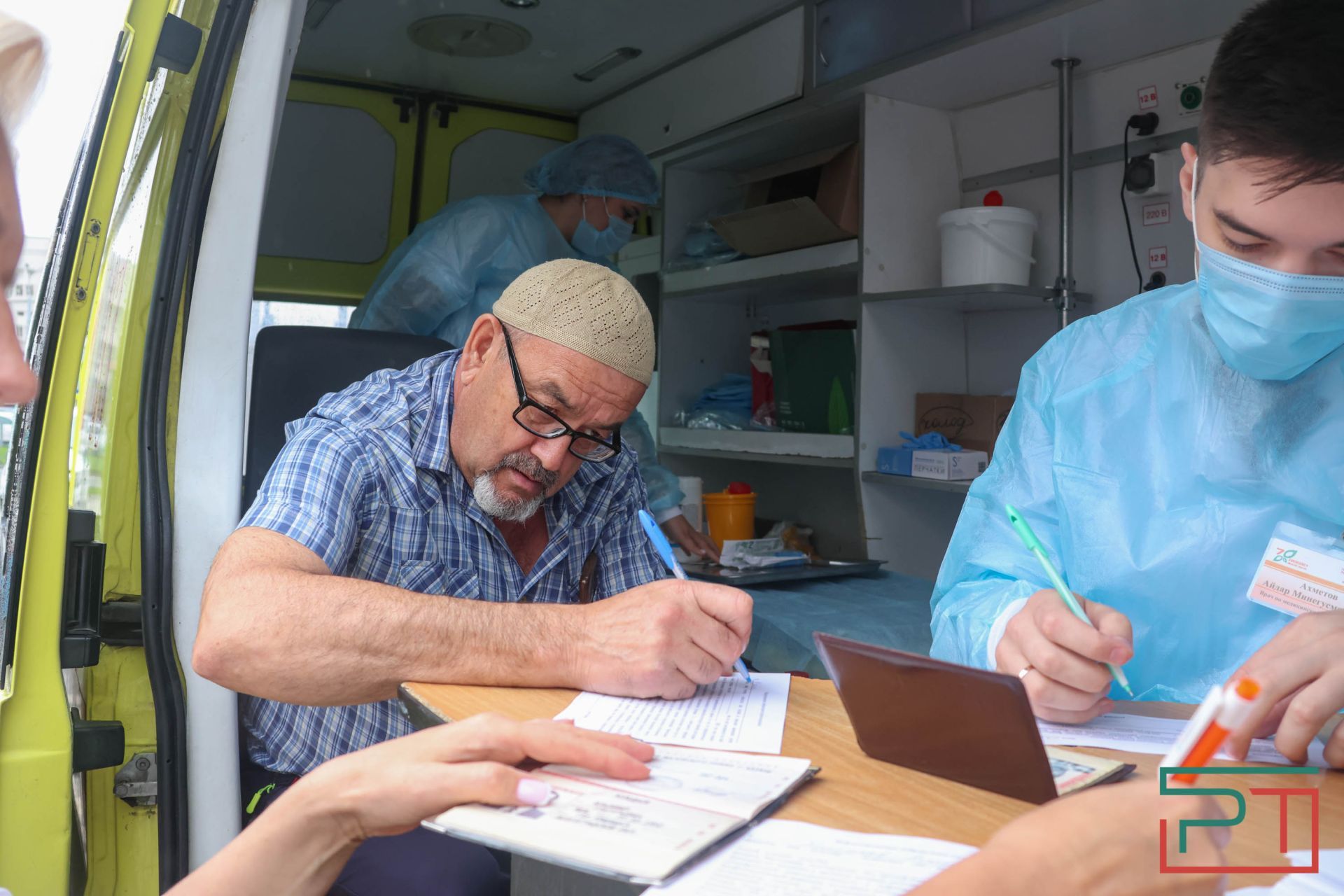 У станций метро в Казани начали работу пункты вакцинации