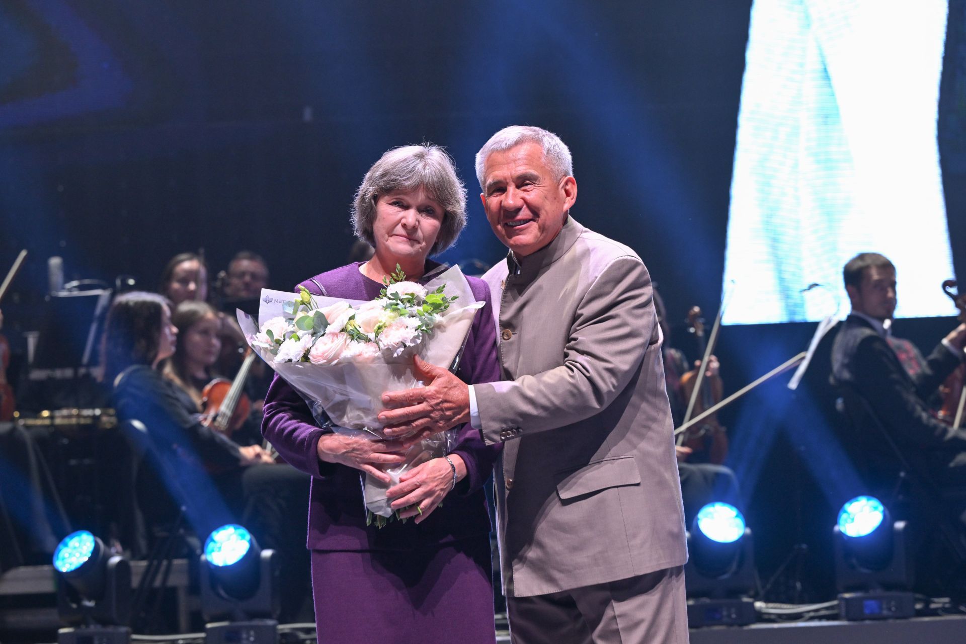 Минниханов в Казани вручил Арбузовскую премию ученому из Венгрии