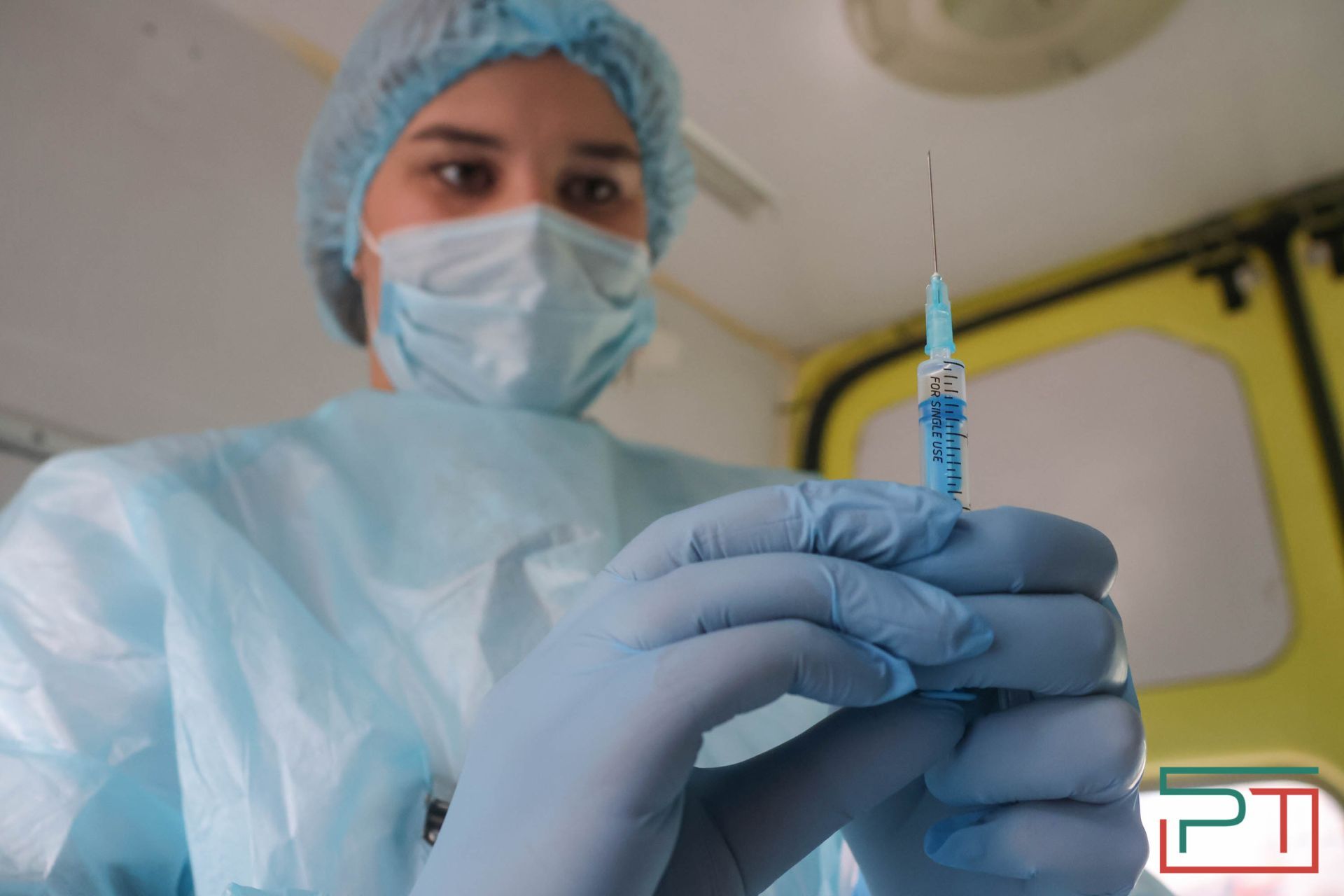 У станций метро в Казани начали работу пункты вакцинации