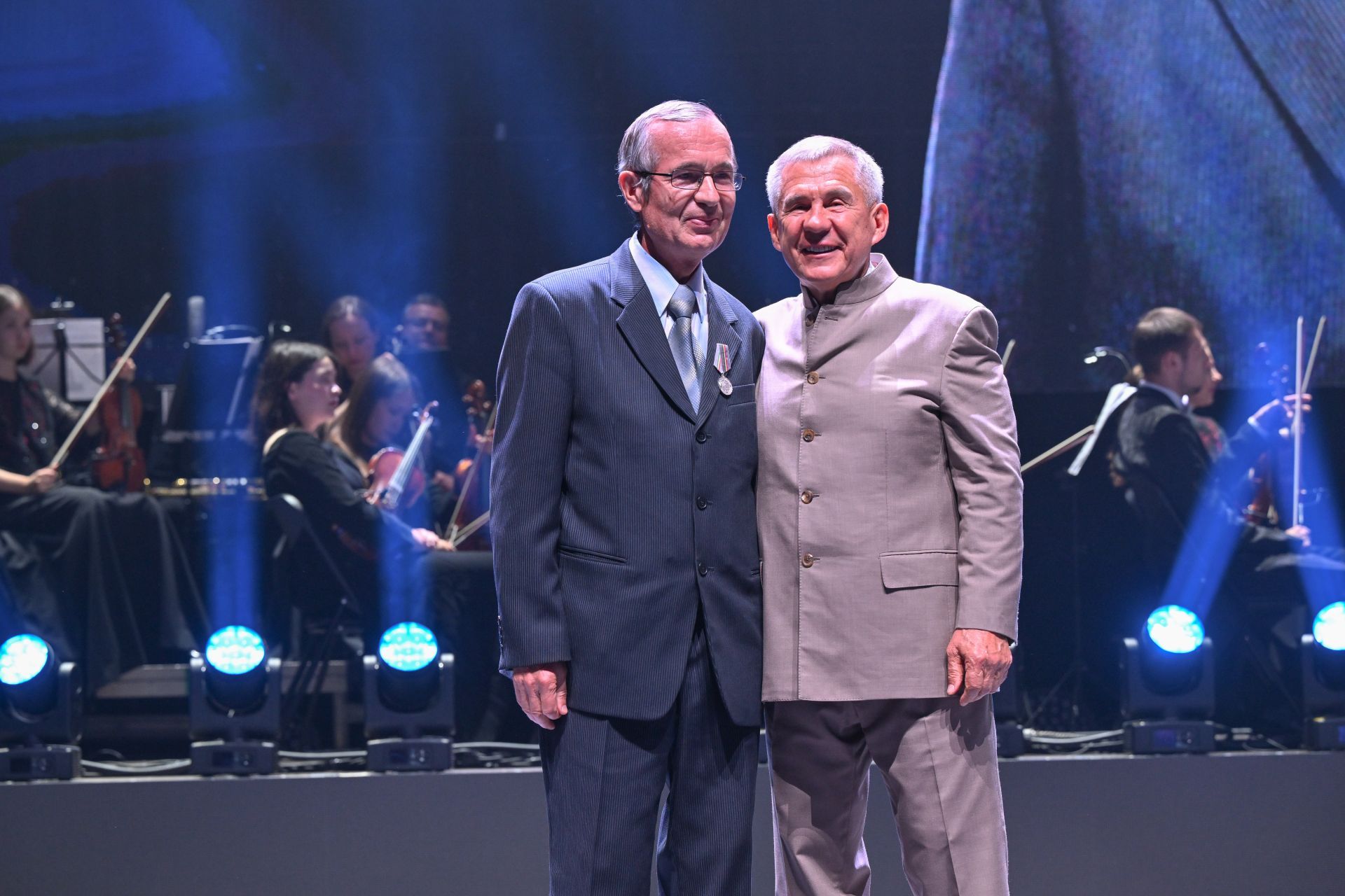 Минниханов в Казани вручил Арбузовскую премию ученому из Венгрии