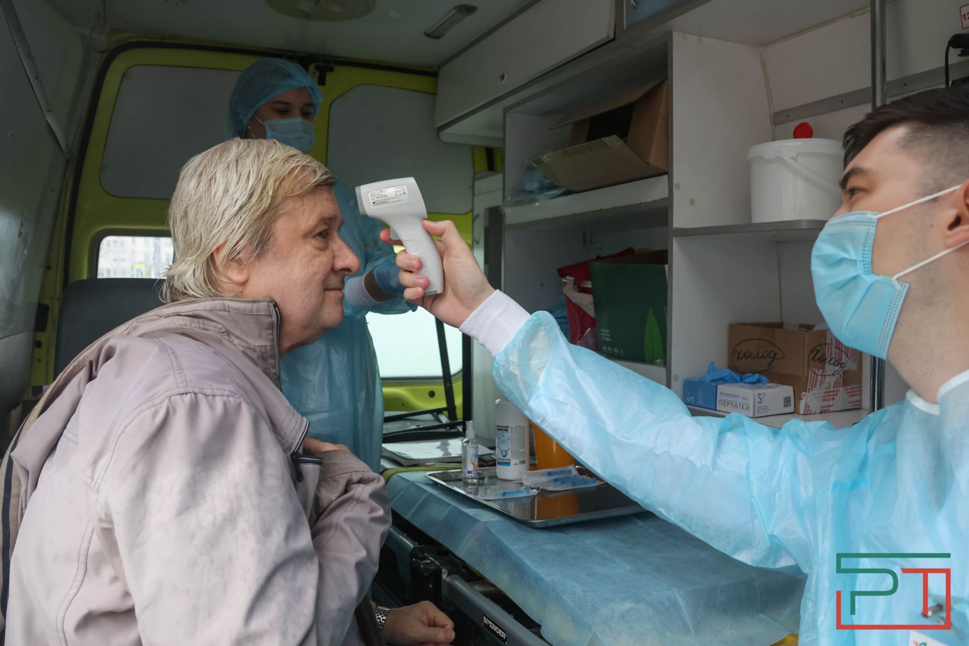 У станций метро в Казани начали работу пункты вакцинации