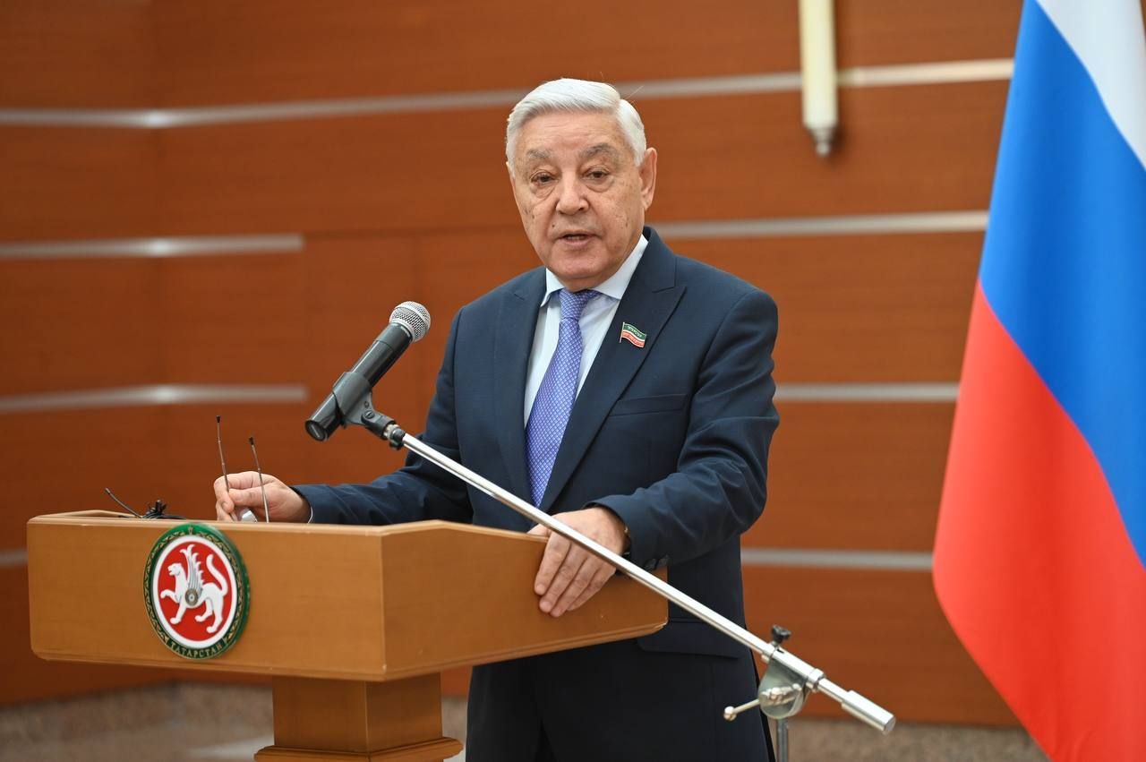 Мухаметшин вручил удостоверения новым мировым судьям в Татарстане