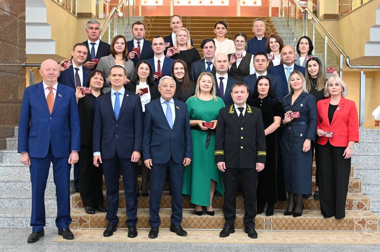 Мухаметшин вручил удостоверения новым мировым судьям в Татарстане