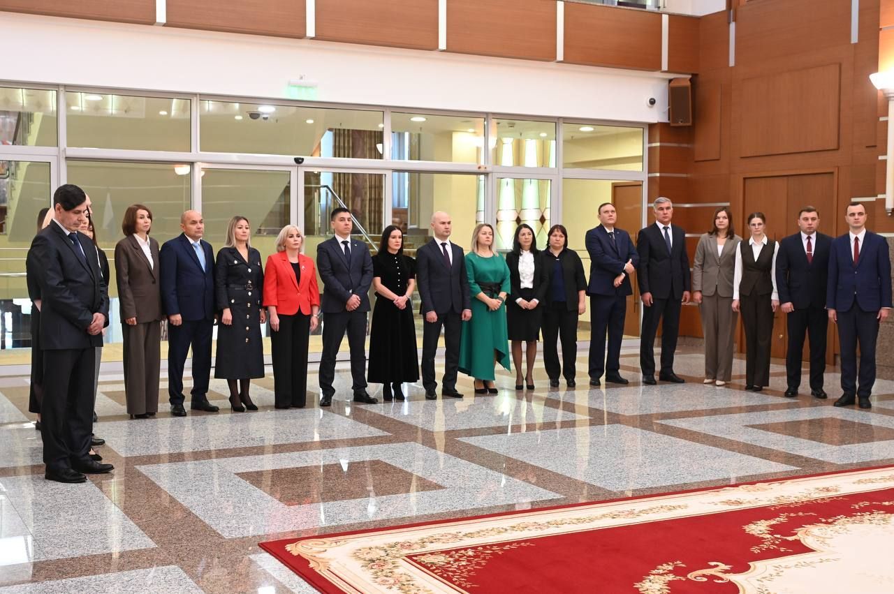 Мухаметшин вручил удостоверения новым мировым судьям в Татарстане