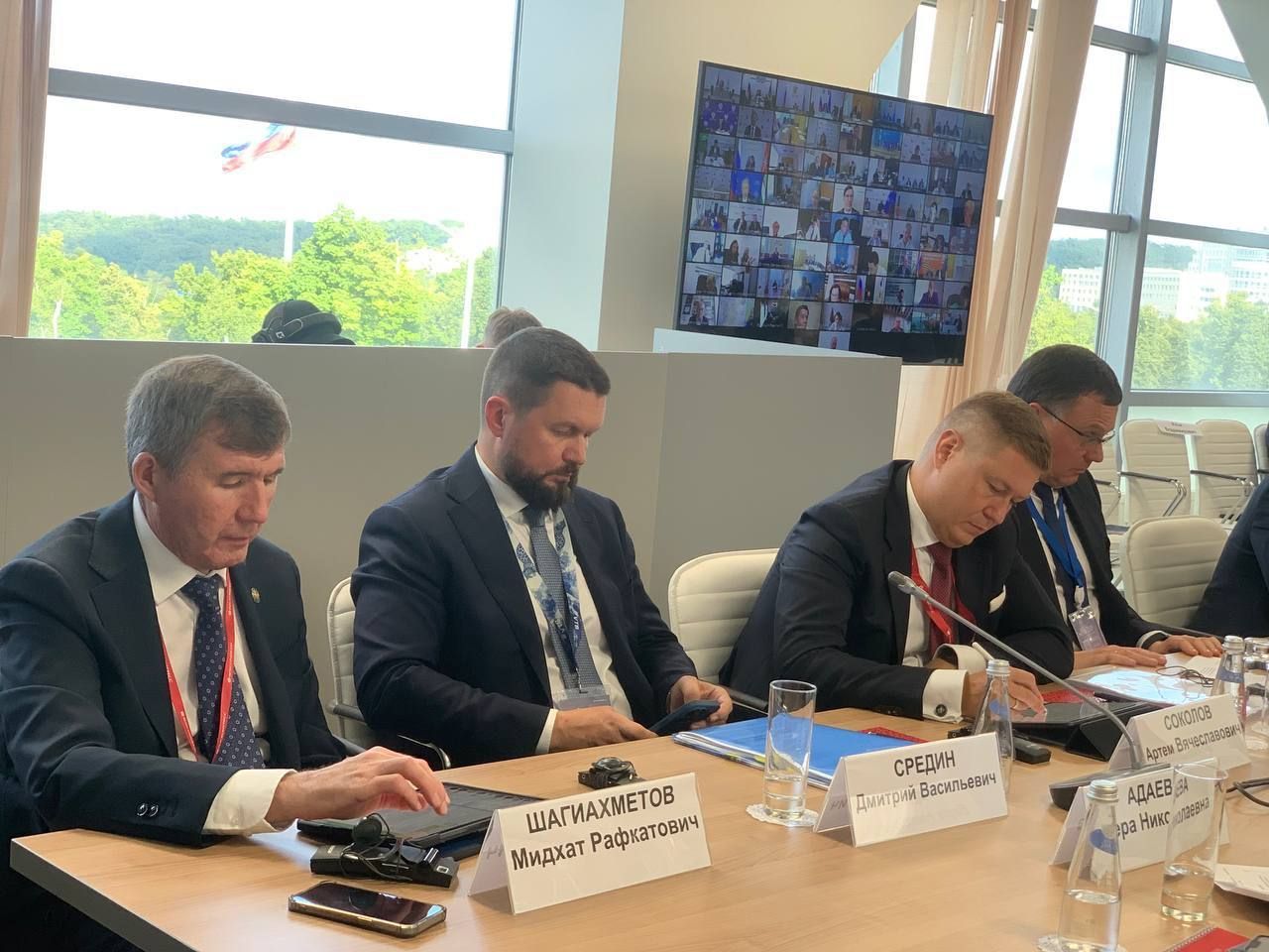 Делегация Татарстана на ВЭФ обсудила развитие национальной модели ведения бизнеса