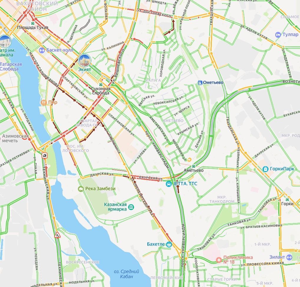 Неработающий светофор на улице Павлюхина в Казани привел к многокилометровой пробке