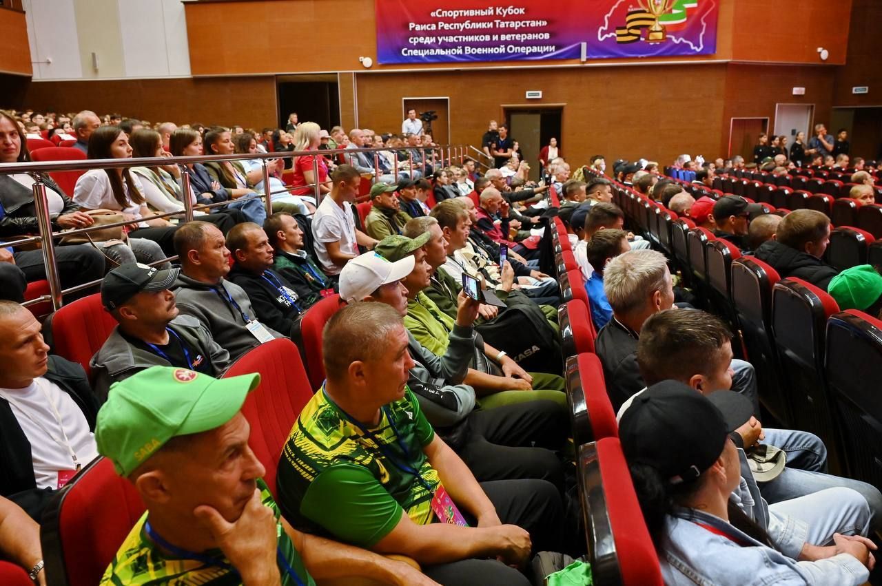 Мухаметшин вручил награды победителям первого Кубка Раиса РТ среди ветеранов СВО