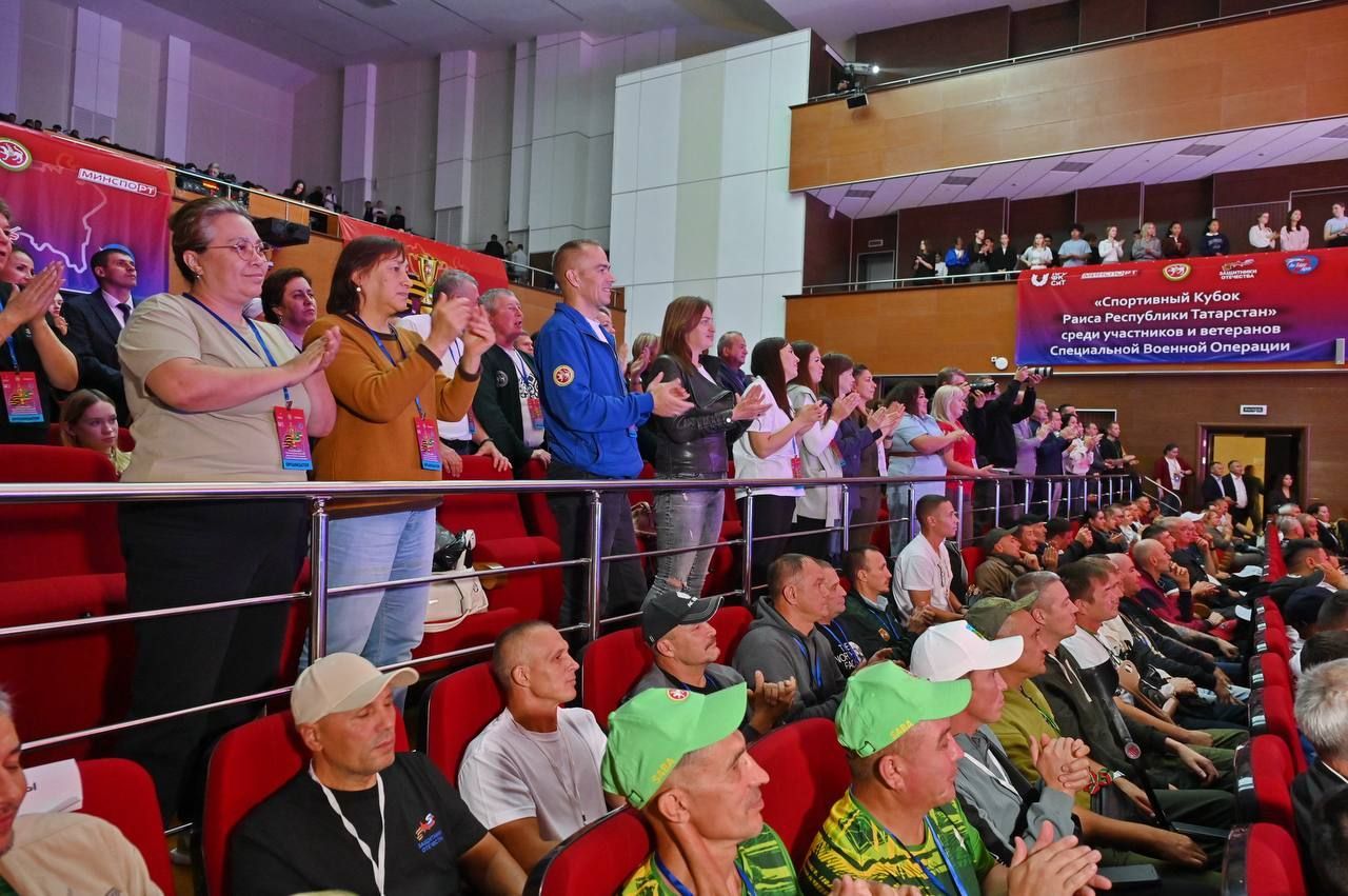 Мухаметшин вручил награды победителям первого Кубка Раиса РТ среди ветеранов СВО