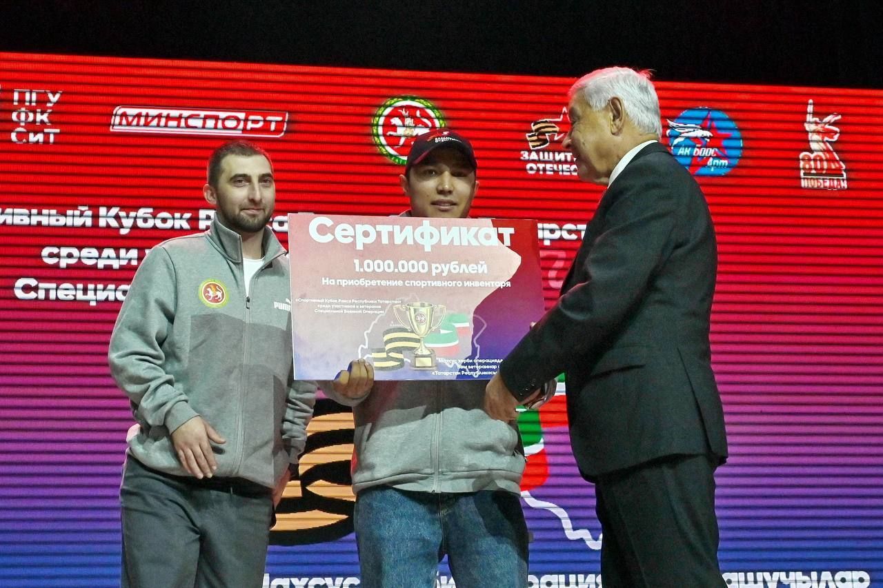 Мухаметшин вручил награды победителям первого Кубка Раиса РТ среди ветеранов СВО