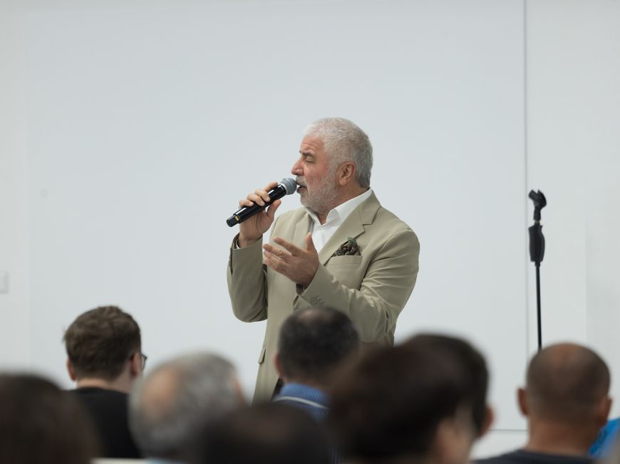 Премьера песни «Для любви» и хиты: Сосо Павлиашвили выступил перед бойцами СВО в военном госпитале Казани