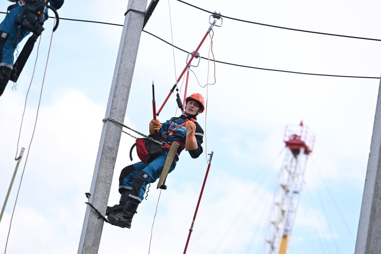 Минниханов посетил конкурс профмастерства среди молодых нефтяников в Альметьевске