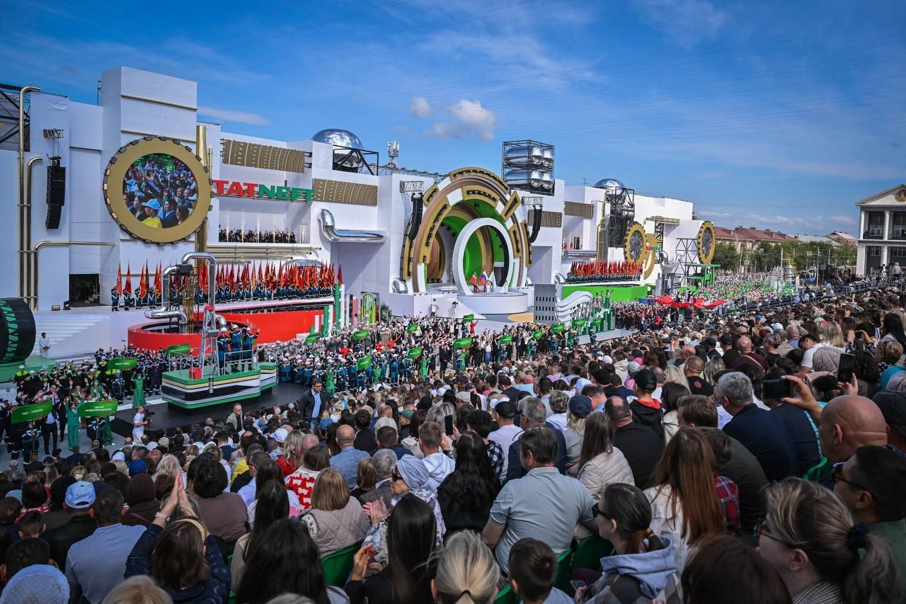 Праздник в честь Дня нефтяника в Альметьевске собрал более 60 тысяч гостей — фото